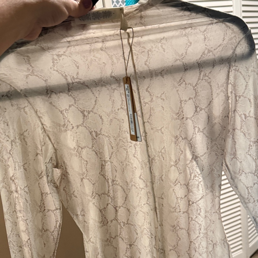 SKIMS Milky Sheer Snake Print Long Sleeve Tunic Top Size M NWT - Picture 6 of 7